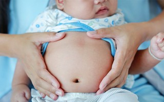  Baby: Tipps zur Vorbeugung von Bauchkrämpfen 