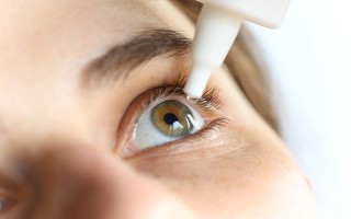 Bei trockenen Augen die Lipidschicht pflegen