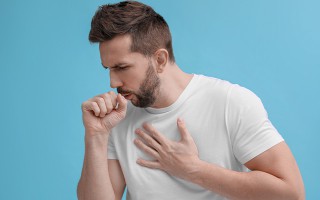 Trocken oder schleimig? Hustenarten richtig erkennen