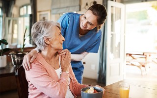 Unterstützung im Alltag - ist Pflege zu Hause eine gute Option? 